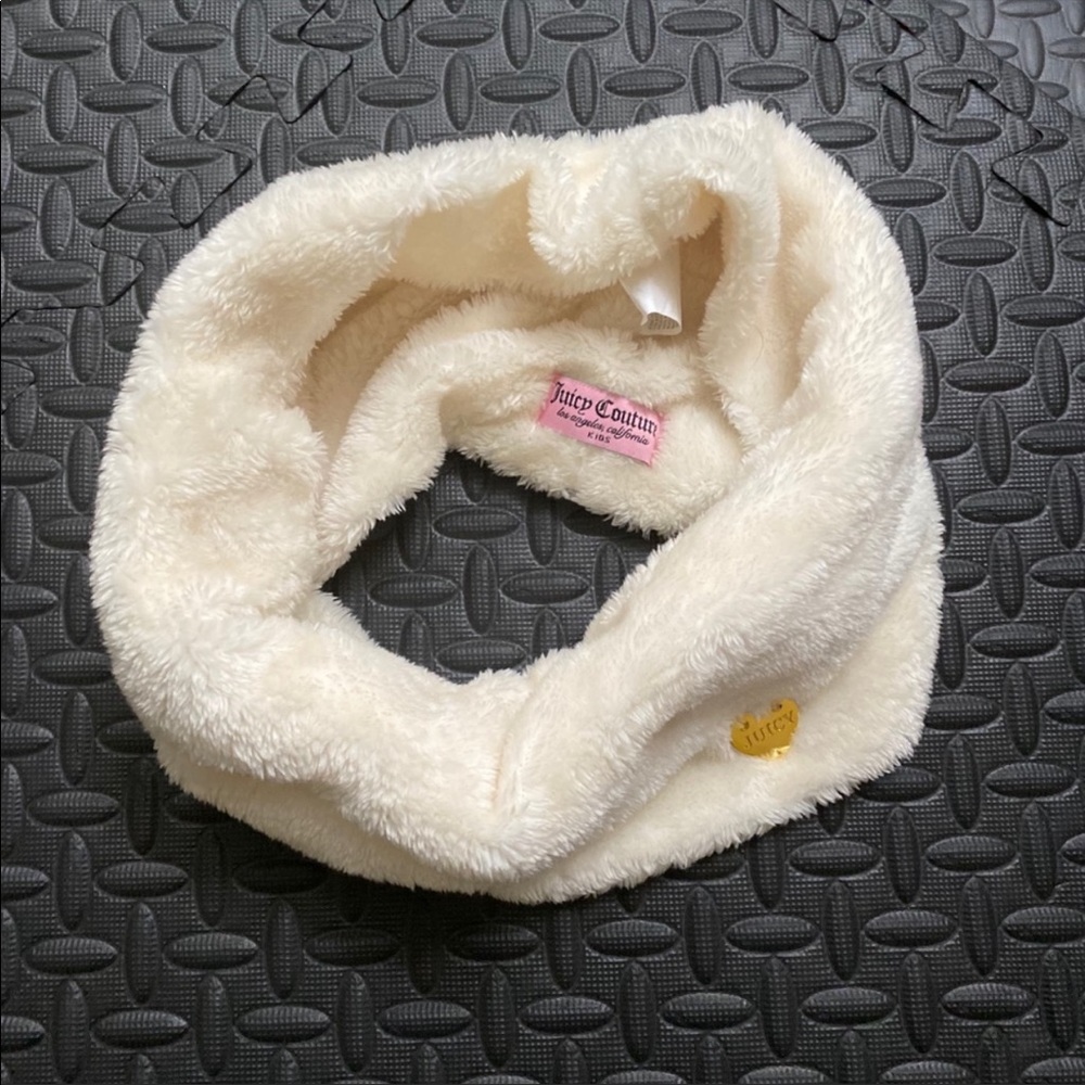 Juicy couture infinity scarf
